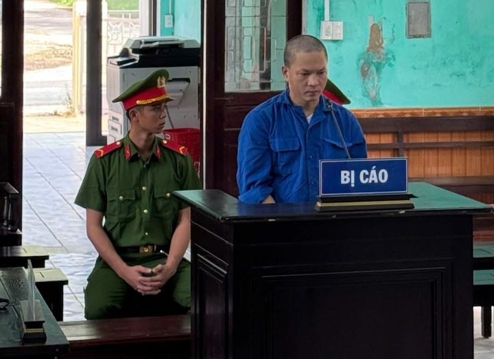 Hồ Văn Phương T&acirc;m lĩnh &aacute;n 3 năm 6 th&aacute;ng v&igrave; ph&aacute; họai Ngai vua triều Nguyễn - Ảnh 1.