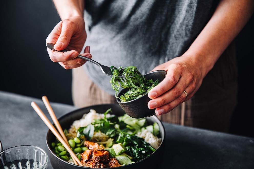 Ăn quá nhiều protein chưa chắc tốt: Nghiên cứu mới cho thấy giảm bớt protein có thể là