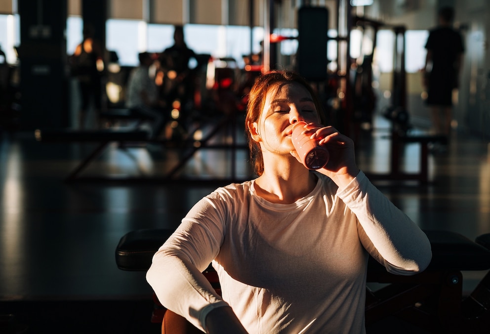 Ăn quá nhiều protein chưa chắc tốt: Nghiên cứu mới cho thấy giảm bớt protein có thể là