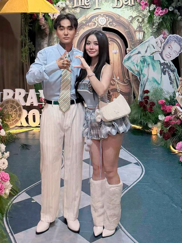 Mẹ đơn th&acirc;n c&oacute; 2 con ri&ecirc;ng cưới nam ca sĩ nổi tiếng: 