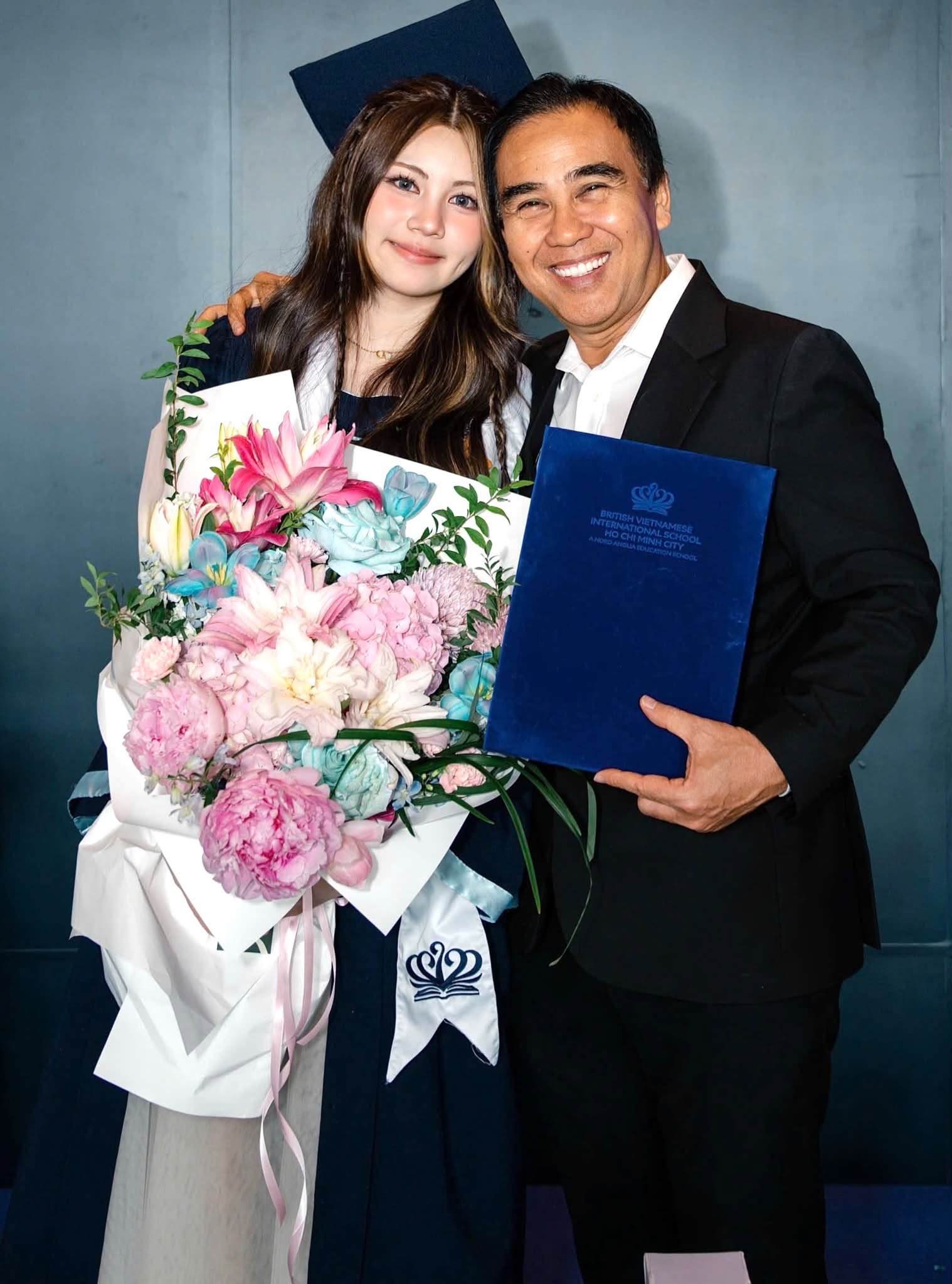 Clip MC Quyền Linh đăng đúng sinh nhật con gái út bất ngờ gây Clip MC Quyền Linh đăng đúng sinh nhật con gái út bất ngờ gây