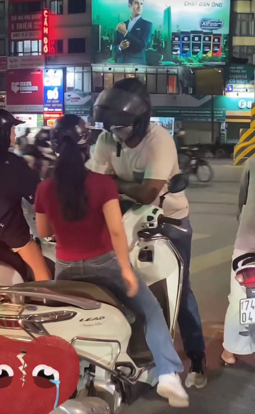 Người đ&agrave;n &ocirc;ng ngoại quốc nhiều lần chặn xe phụ nữ ở H&agrave; Nội: Ch&iacute;nh quyền l&ecirc;n tiếng - Ảnh 1.