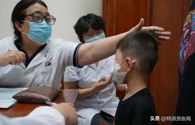 Cậu bé 13 tuổi chẩn đoán mắc ung thư tụy, bác sĩ hỏi cha mẹ: