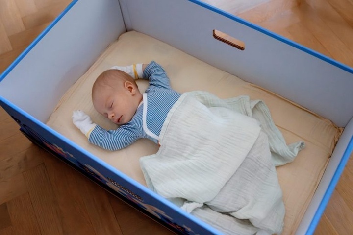 V&igrave; sao người Phần Lan hay đặt trẻ sơ sinh ngủ trong hộp carton? - Ảnh 2.