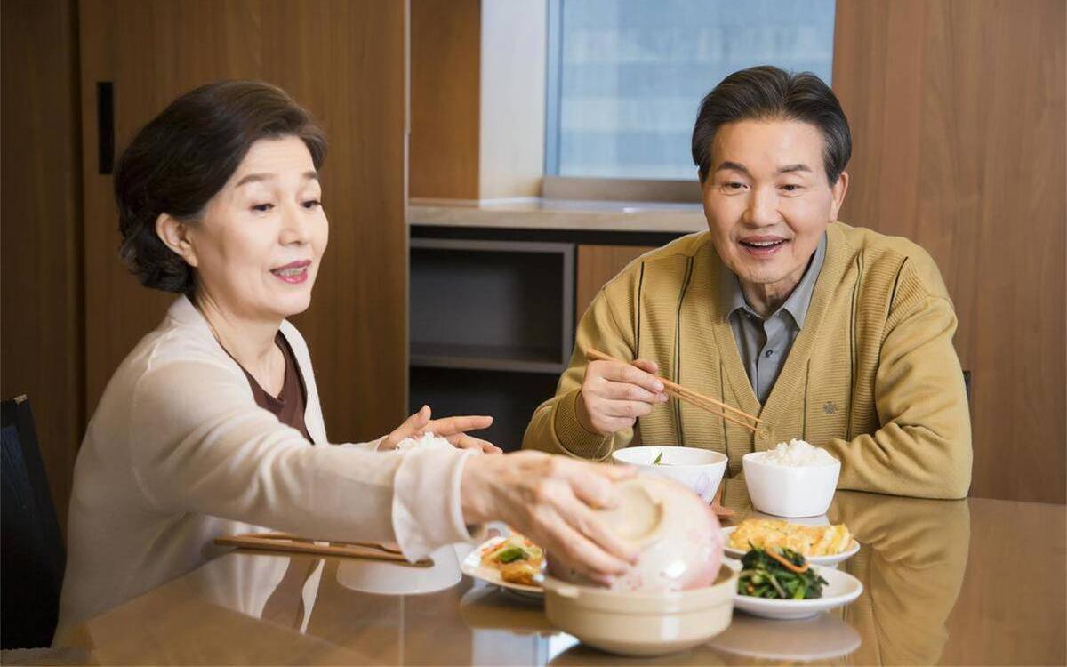 Nam bệnh nh&acirc;n 69 tuổi ngừng tim 15 lần, được cứu sống bằng kỹ thuật đặc biệt - Ảnh 2.