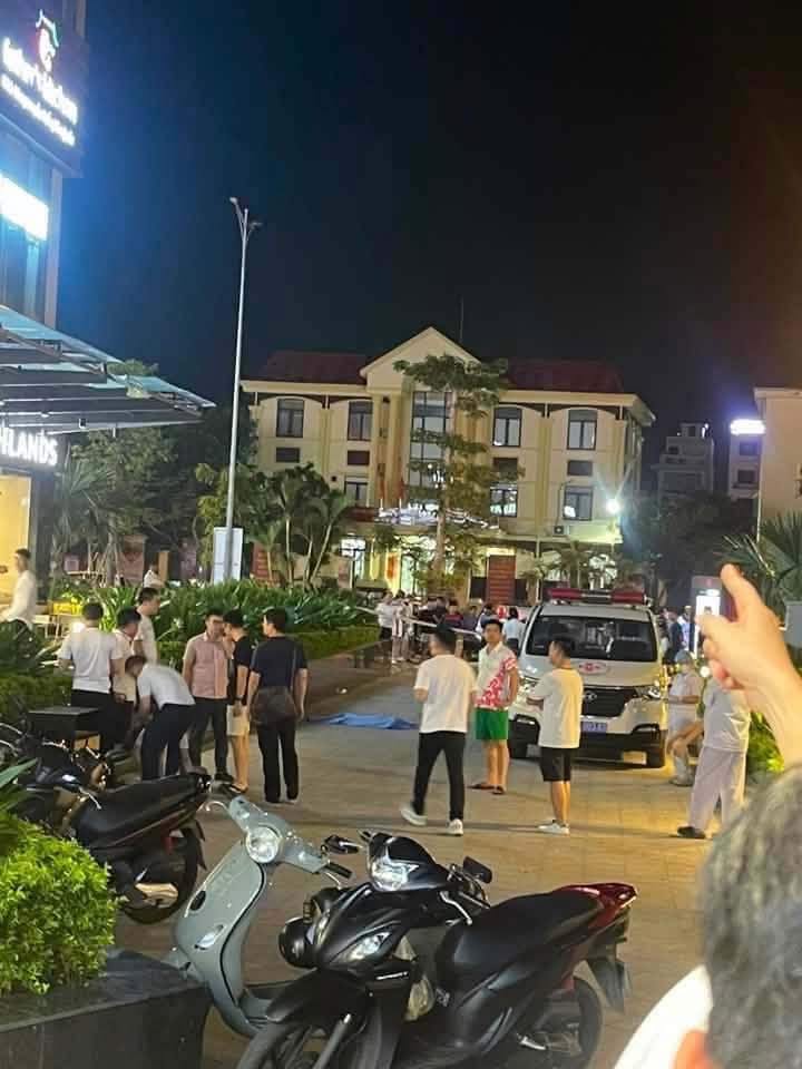 Hải Ph&ograve;ng: B&eacute; trai 7 tuổi rơi từ tầng 15 chung cư xuống đất tử vong, mẹ ngất lịm khi biết tin - Ảnh 1.