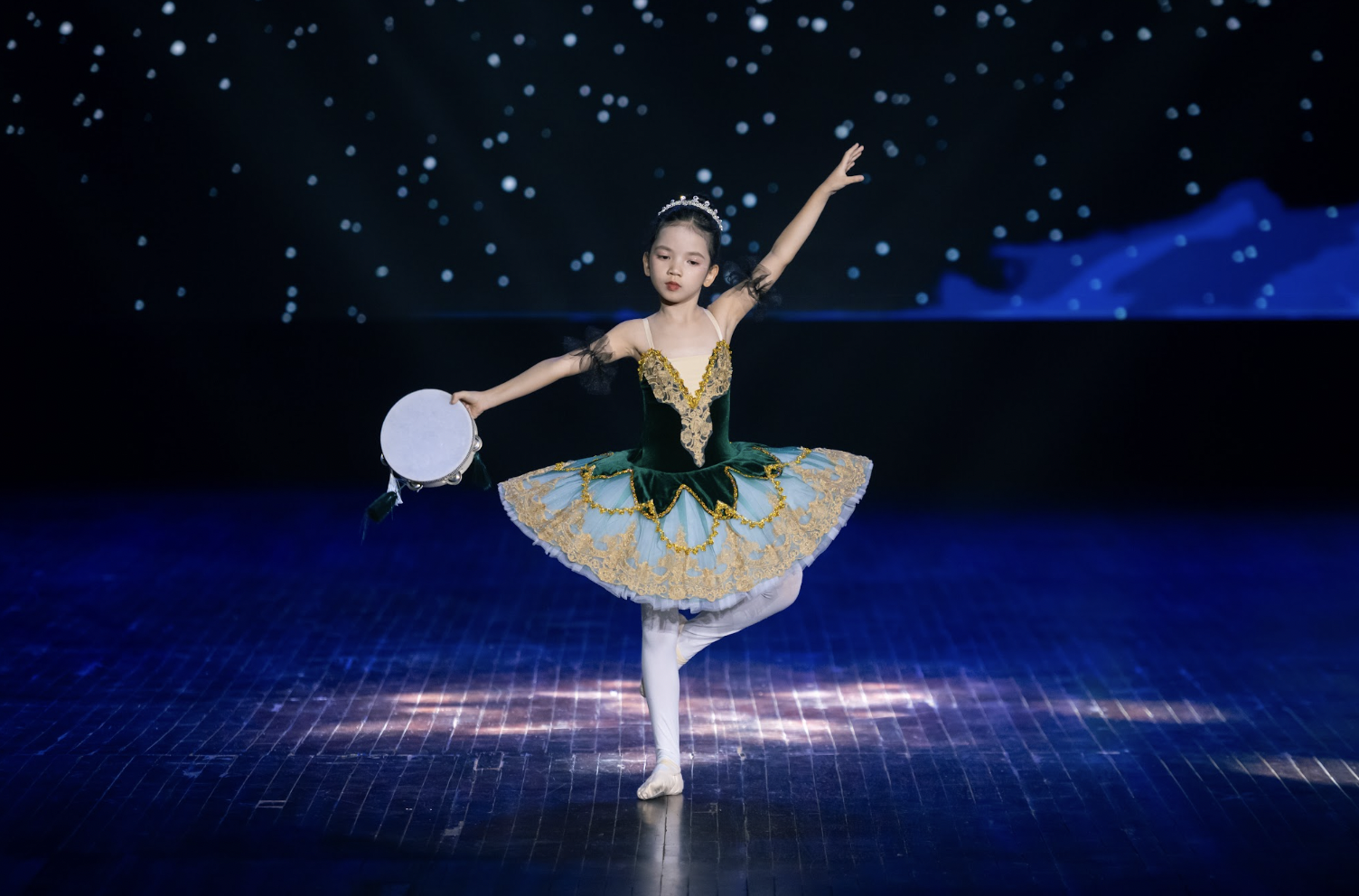 H&agrave;ng loạt t&agrave;i năng nh&iacute; tỏa s&aacute;ng tr&ecirc;n s&acirc;n khấu 
