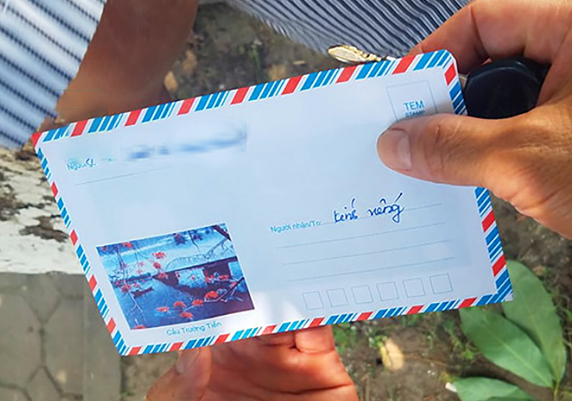 Y&ecirc;u nhau gần 2 năm, c&ugrave;ng bạn trai về qu&ecirc; chịu tang &ocirc;ng nội, vậy m&agrave; v&igrave; chiếc phong b&igrave; viếng, t&ocirc;i bị anh chia tay trong cay đắng- Ảnh 1.