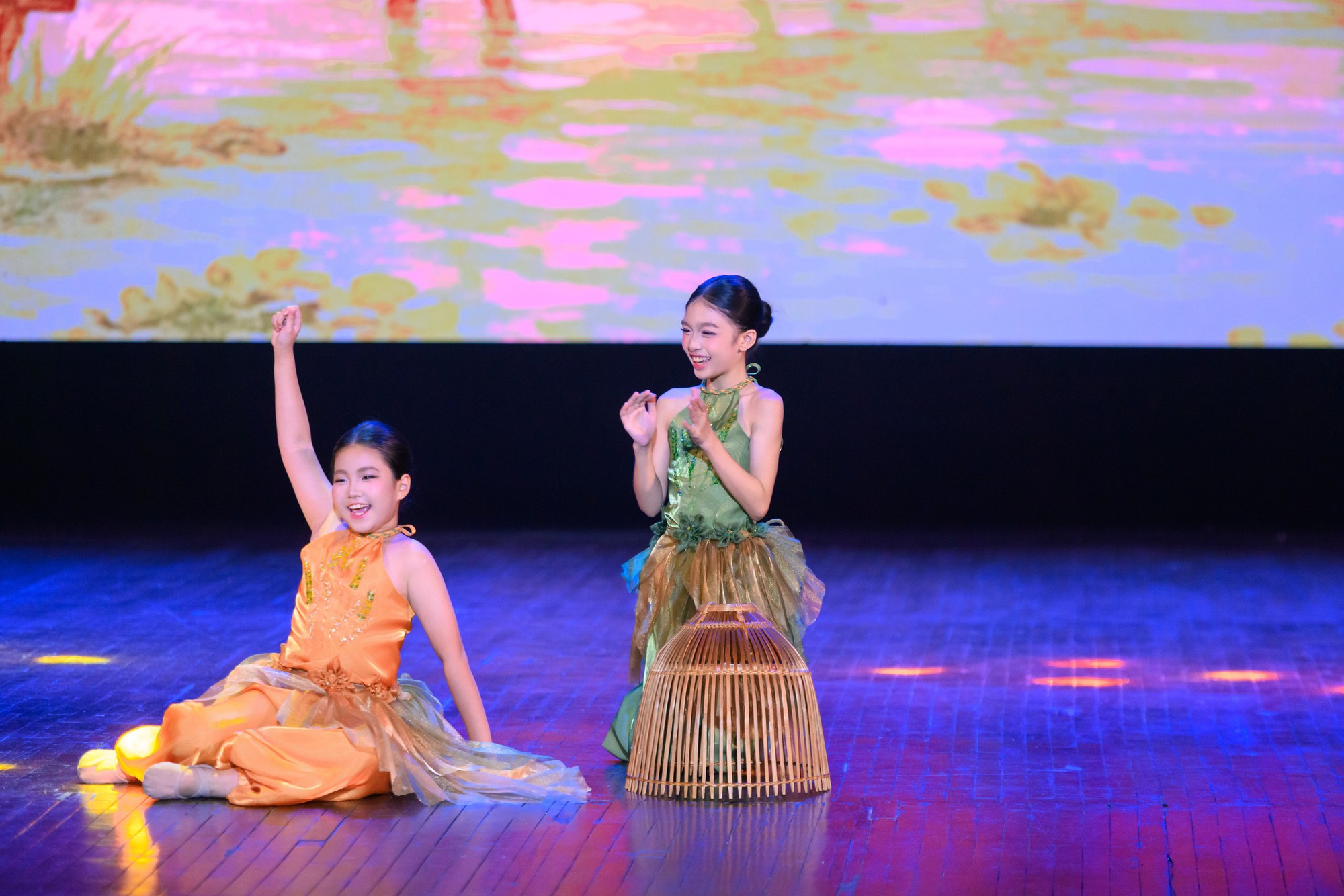 H&agrave;ng loạt t&agrave;i năng nh&iacute; tỏa s&aacute;ng tr&ecirc;n s&acirc;n khấu 