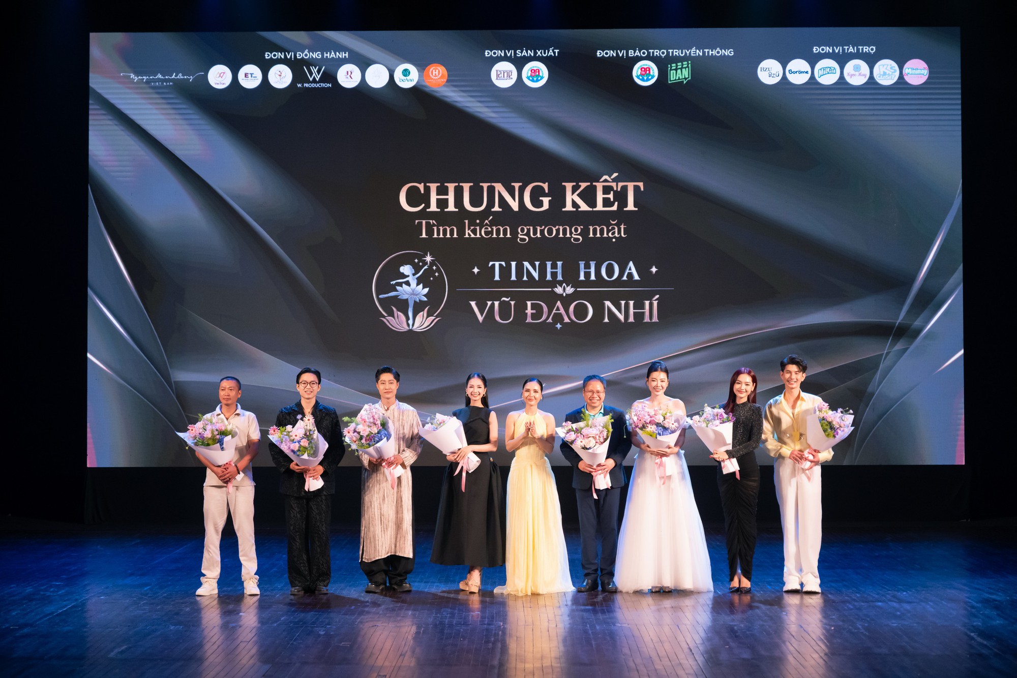 H&agrave;ng loạt t&agrave;i năng nh&iacute; tỏa s&aacute;ng tr&ecirc;n s&acirc;n khấu 