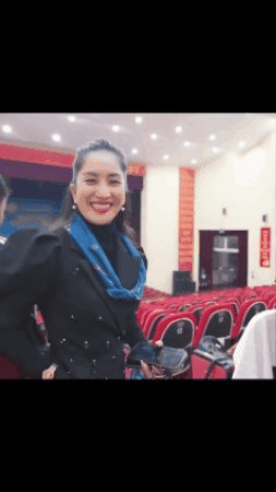 Phan Hiển cười toe to&eacute;t khi lần đầu được thưởng n&oacute;ng bằng cả xấp tiền, 1 gi&acirc;y sau đ&atilde; bị Kh&aacute;nh Thi &ldquo;tịch thu&rdquo; trong ngỡ ng&agrave;ng - Ảnh 2.
