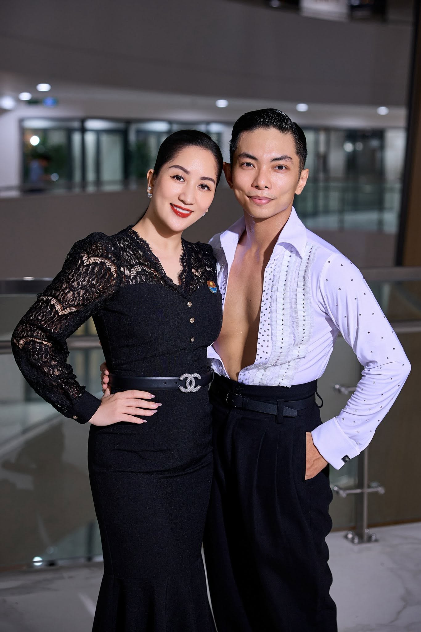 Phan Hiển cười toe to&eacute;t khi lần đầu được thưởng n&oacute;ng bằng cả xấp tiền, 1 gi&acirc;y sau đ&atilde; bị Kh&aacute;nh Thi &ldquo;tịch thu&rdquo; trong ngỡ ng&agrave;ng - Ảnh 3.