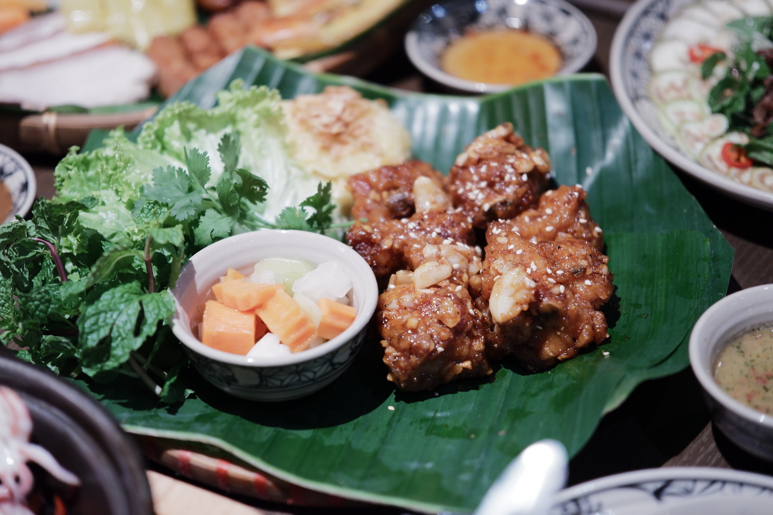 Mực hấp sốt mắm ngò tại MAMMOM Restaurant
