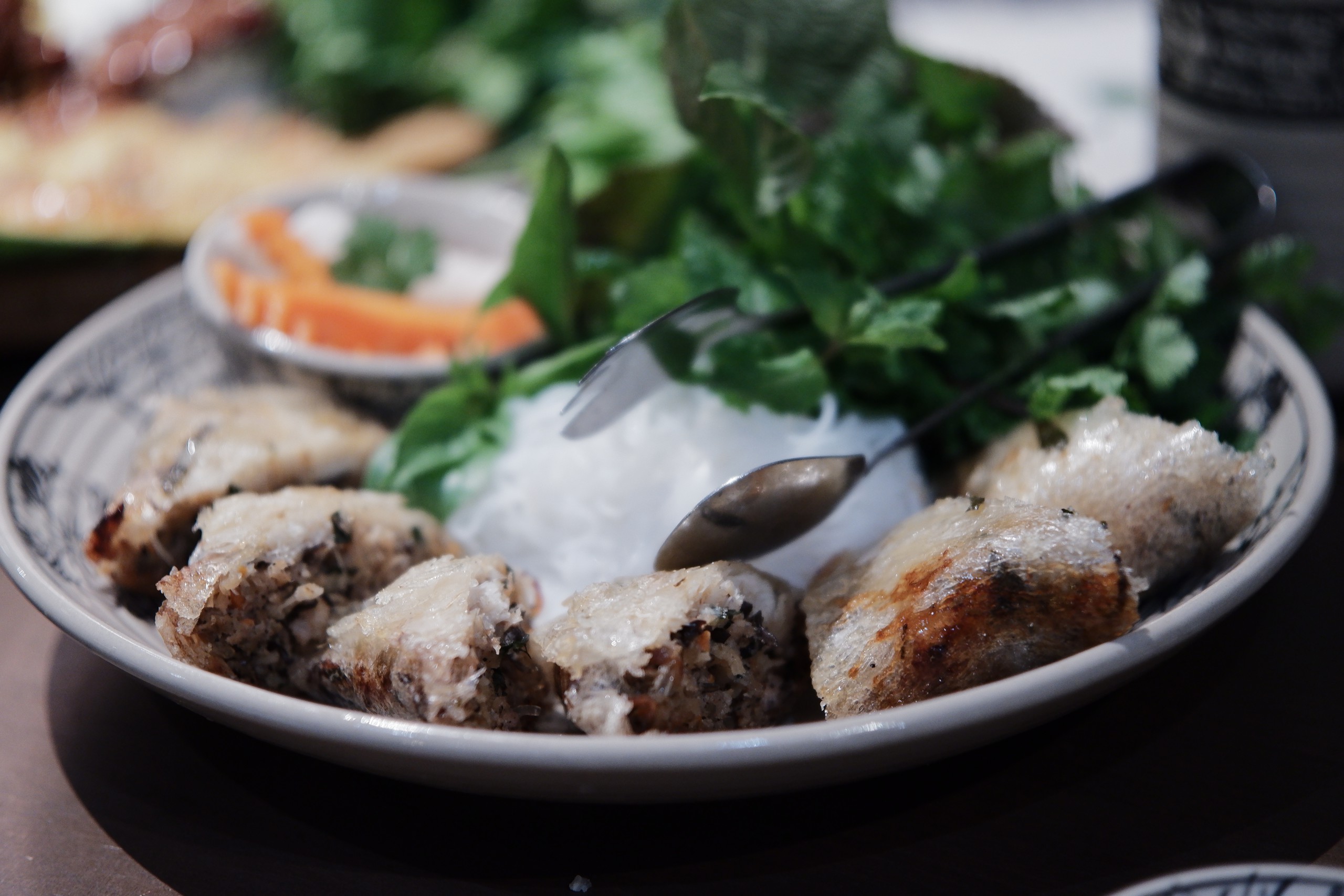 Nem cua bể tại MAMMOM Restaurant