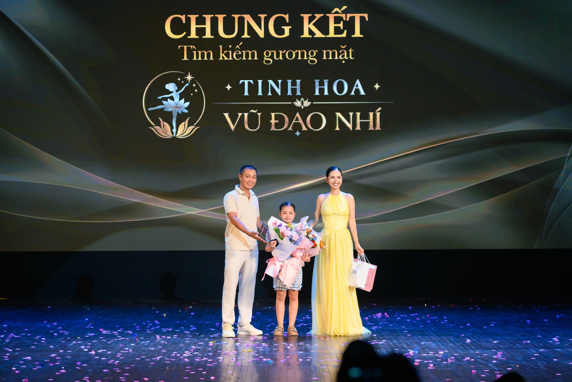 H&agrave;ng loạt t&agrave;i năng nh&iacute; tỏa s&aacute;ng tr&ecirc;n s&acirc;n khấu 