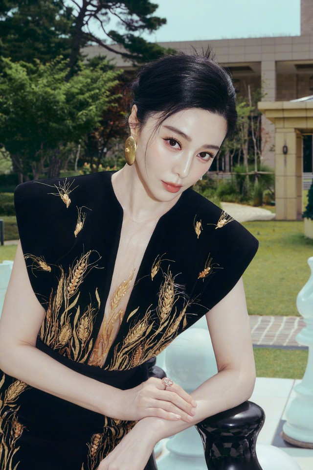 Bị phong sát tưởng hết thời, Phạm Băng Băng vẫn đủ sức kiếm 5655 tỷ - Ảnh 1.