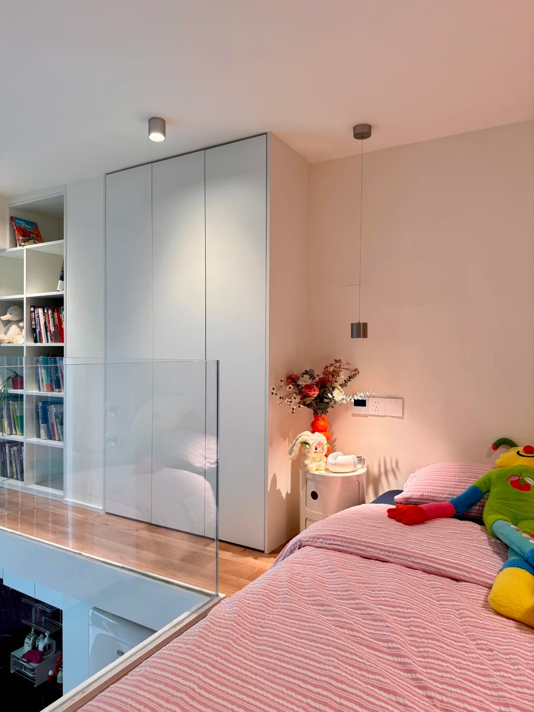 30 tuổi, mua được nh&agrave; 30m2 v&agrave; ở với 2 con m&egrave;o: 