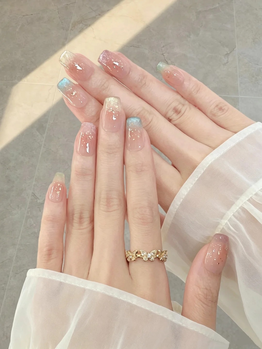 Xu hướng nail m&ugrave;a thu 2026: Chỉ cần một ch&uacute;t m&agrave;u xanh, đ&ocirc;i tay đ&atilde; tr&ocirc;ng sang v&agrave; &ldquo;old money&rdquo; hơn hẳn - Ảnh 1.