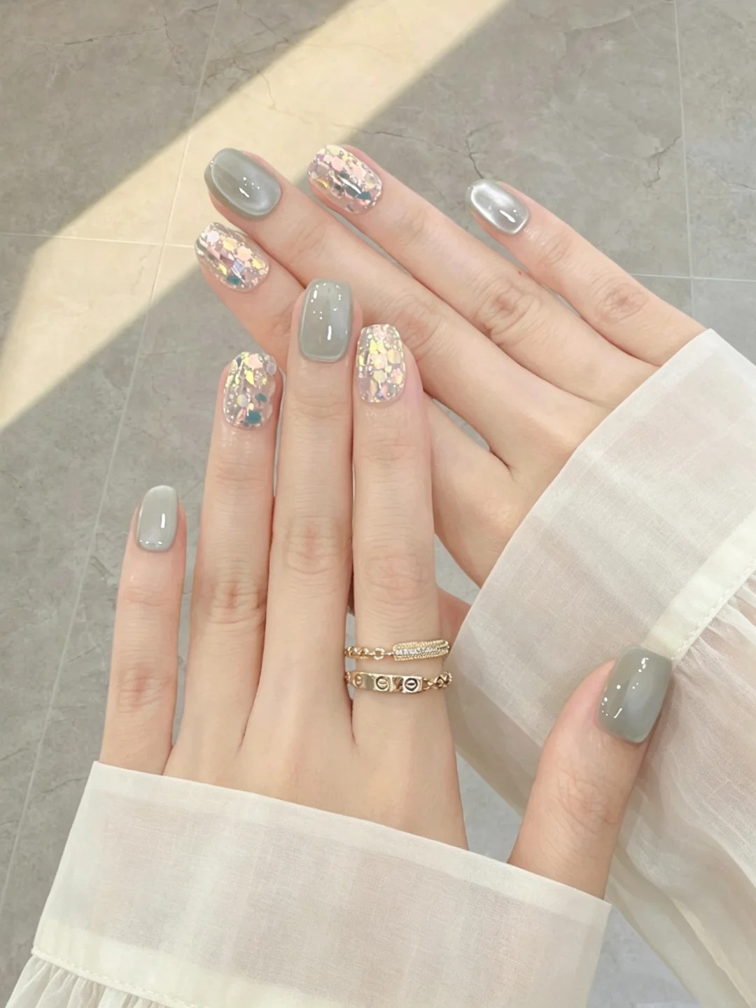 Xu hướng nail m&ugrave;a thu 2026: Chỉ cần một ch&uacute;t m&agrave;u xanh, đ&ocirc;i tay đ&atilde; tr&ocirc;ng sang v&agrave; &ldquo;old money&rdquo; hơn hẳn - Ảnh 2.