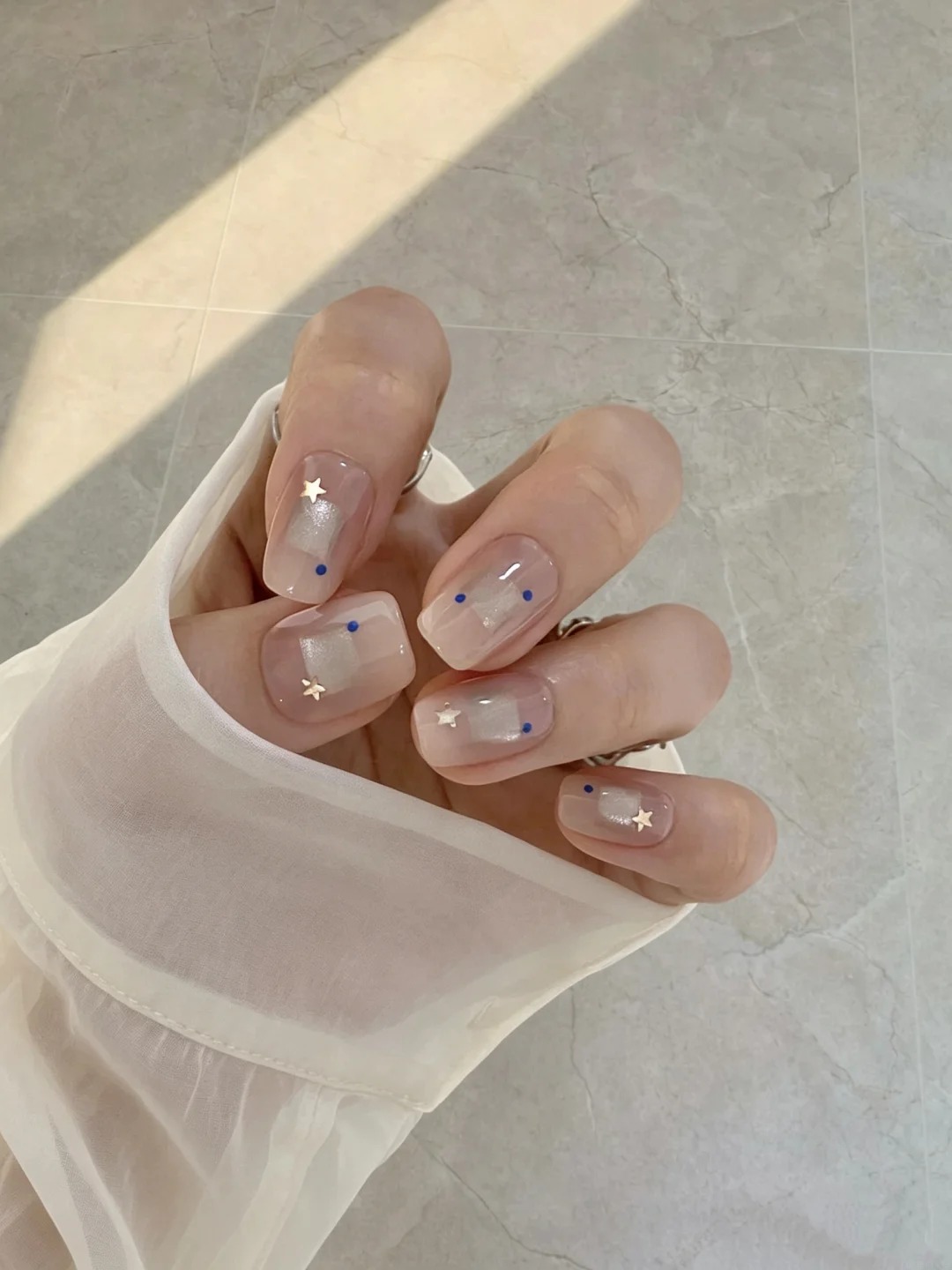 Xu hướng nail m&ugrave;a thu 2026: Chỉ cần một ch&uacute;t m&agrave;u xanh, đ&ocirc;i tay đ&atilde; tr&ocirc;ng sang v&agrave; &ldquo;old money&rdquo; hơn hẳn - Ảnh 15.