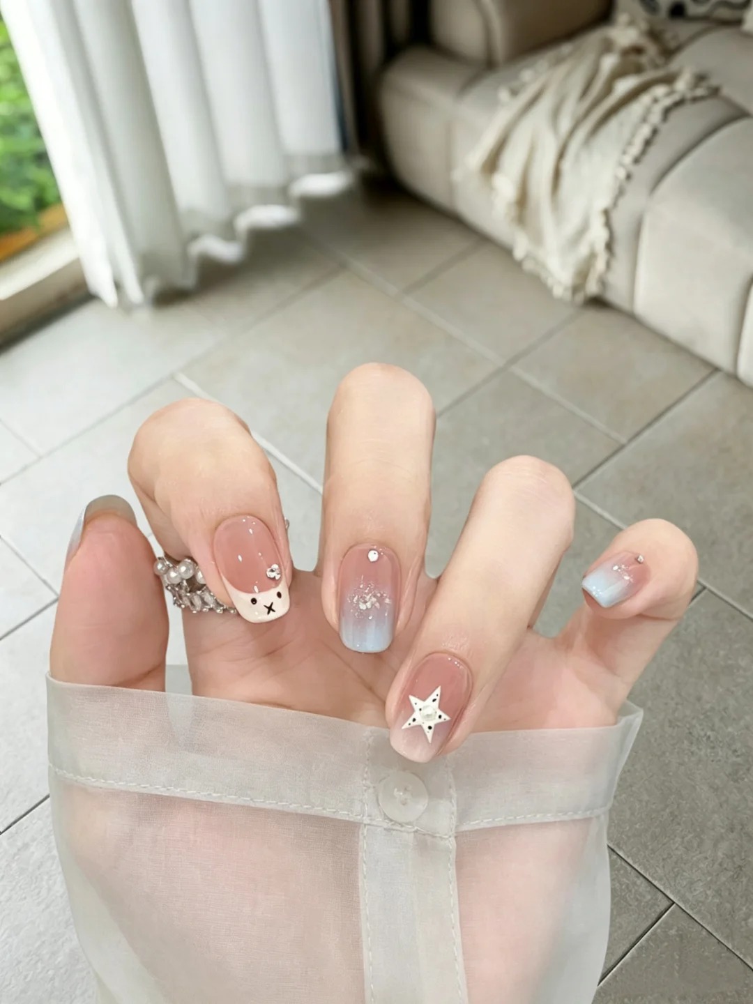 Xu hướng nail m&ugrave;a thu 2026: Chỉ cần một ch&uacute;t m&agrave;u xanh, đ&ocirc;i tay đ&atilde; tr&ocirc;ng sang v&agrave; &ldquo;old money&rdquo; hơn hẳn - Ảnh 13.