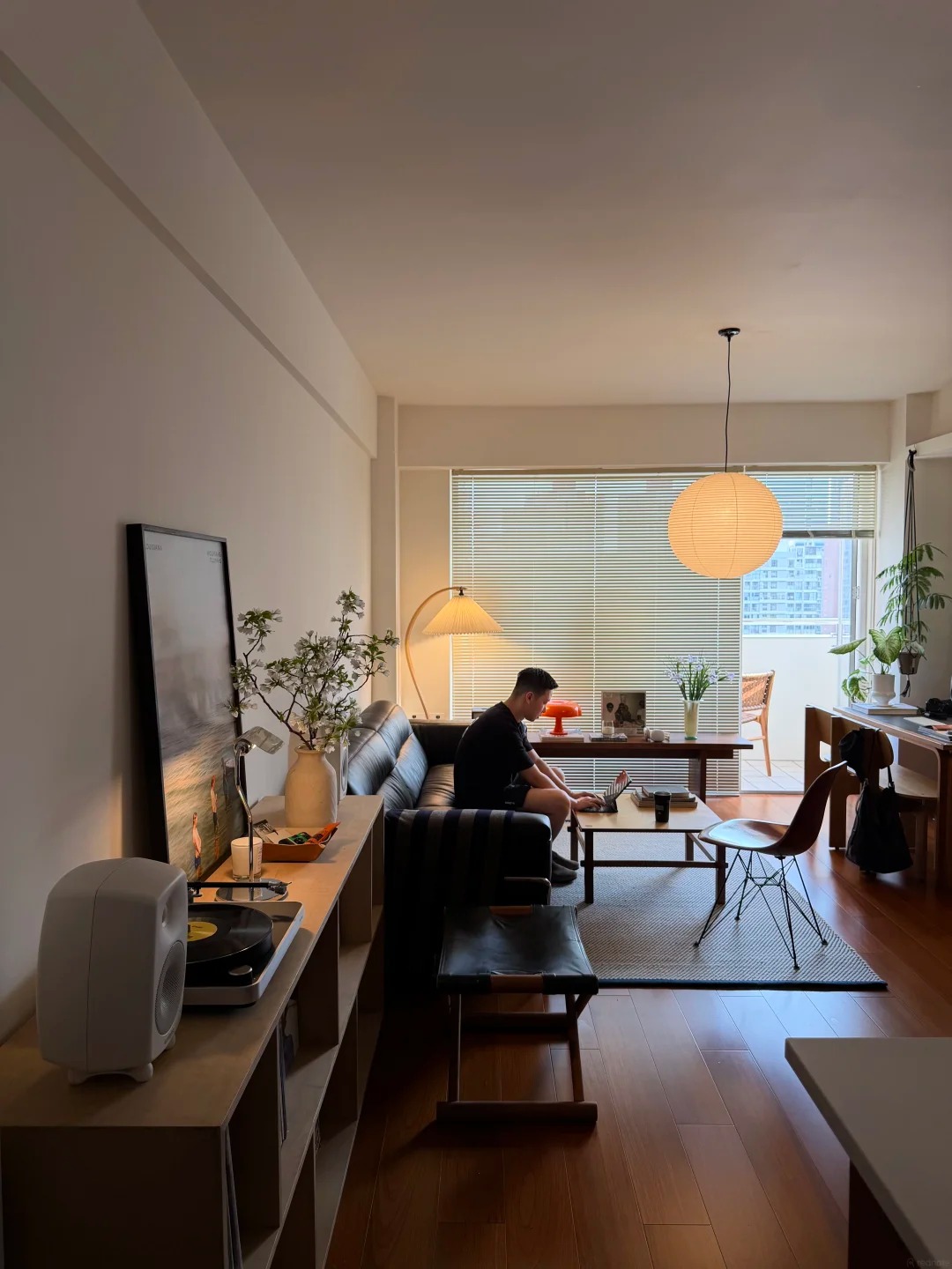 30 tuổi, mua được nh&agrave; 30m2 v&agrave; ở với 2 con m&egrave;o: 