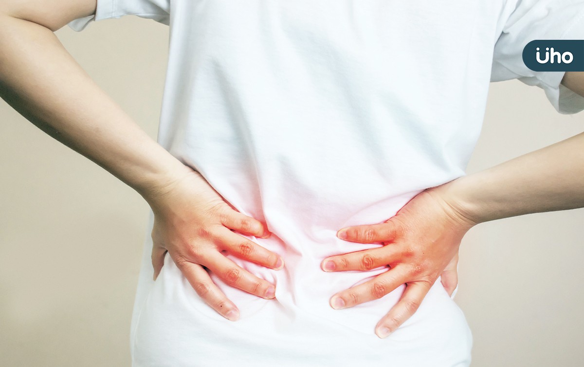 Tưởng đau lưng do ngồi nhiều, hóa ra thận cũng có thể đang “lên tiếng”: 3 điểm giúp phân biệt đau thận hay đau lưng - Ảnh 1.