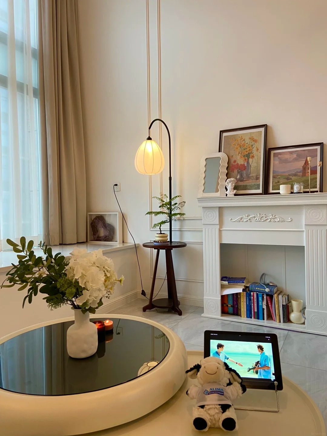 30 tuổi, mua được nh&agrave; 30m2 v&agrave; ở với 2 con m&egrave;o: 