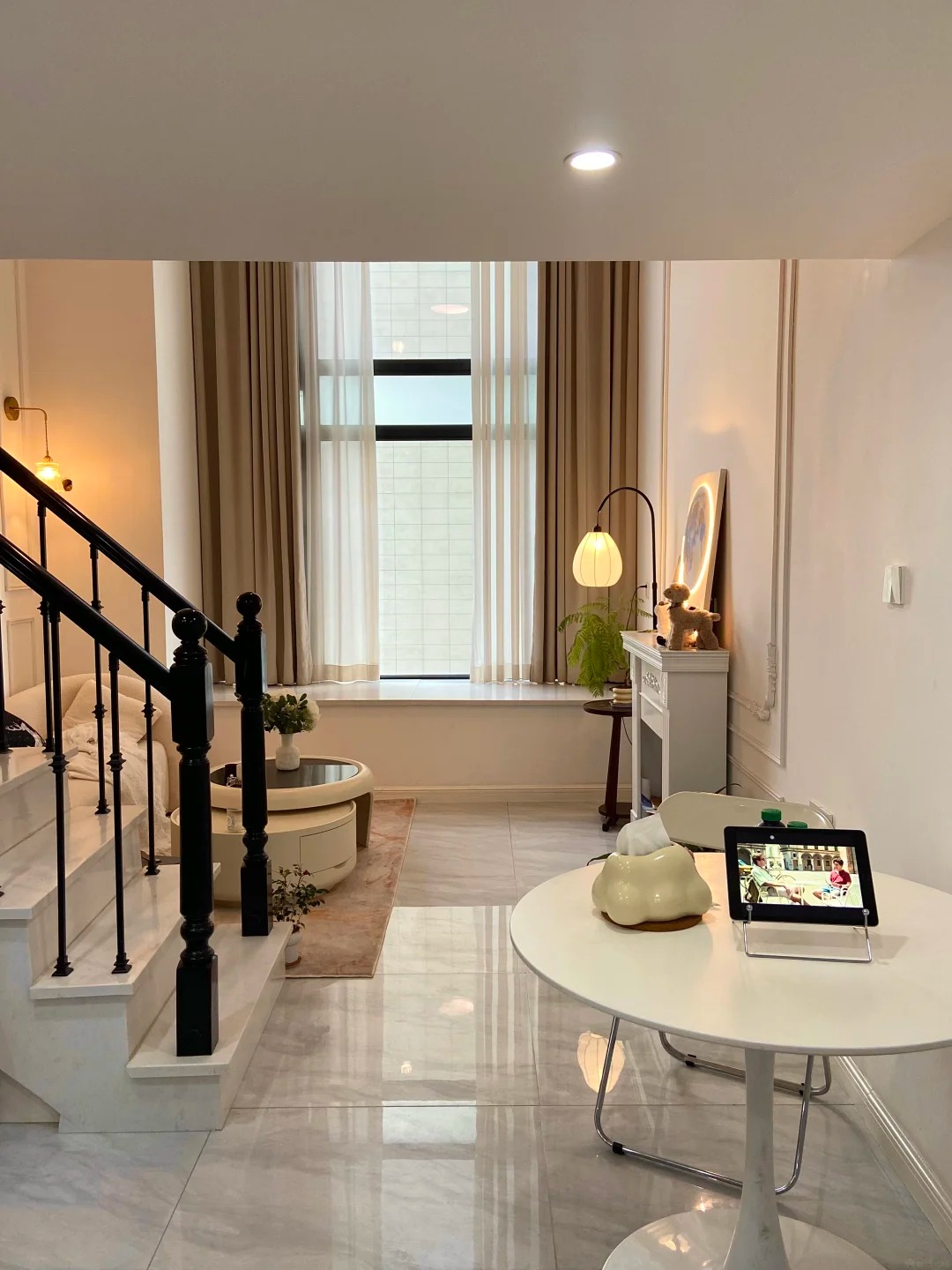 30 tuổi, mua được nh&agrave; 30m2 v&agrave; ở với 2 con m&egrave;o: 