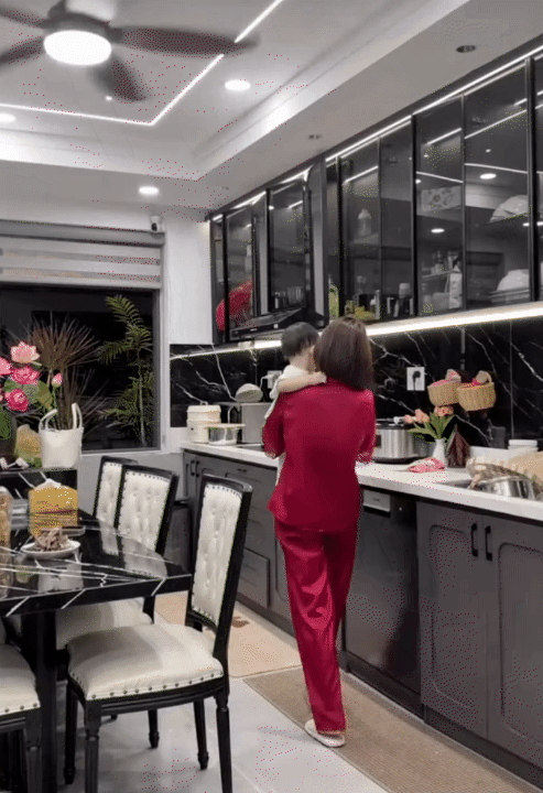 Ở nhà chồng nuôi, cô vợ chia sẻ nguyên tắc giữ lửa hôn nhân: “Chồng về là nhà cửa, cơm nước phải tươm tất” - Ảnh 3.