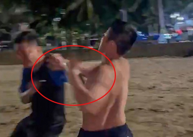 Nhắc nhở người tiểu bậy trên bãi biển Nha Trang, nam du khách bị đánh nhập viện: Người trong cuộc nói gì? - Ảnh 1.