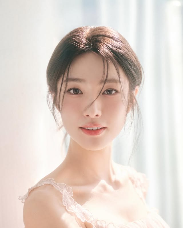 Mỹ nh&acirc;n 1993 hot nhất hiện nay: Nhan sắc ngọt ng&agrave;o 