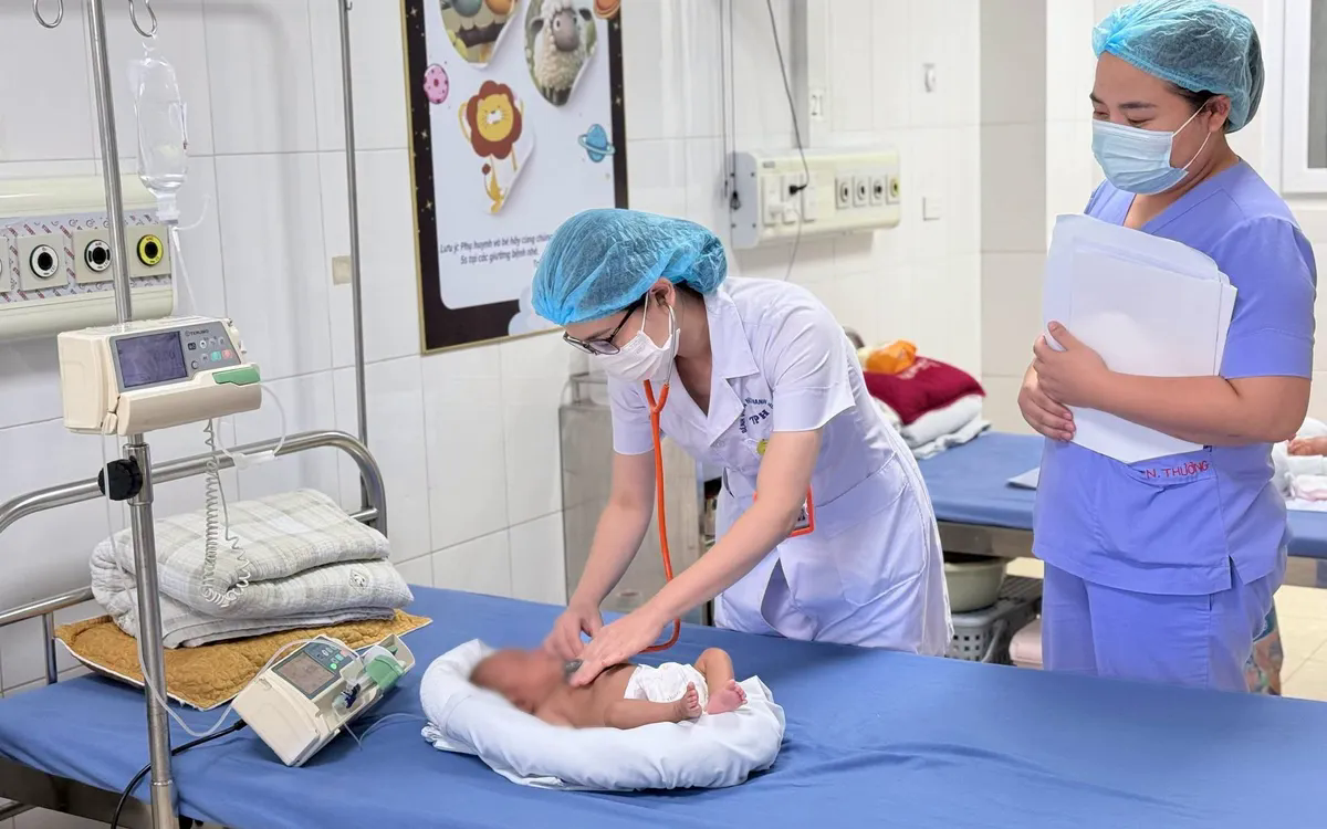 Trẻ sinh non bị vi&ecirc;m ruột hoại tử sau khi uống nhầm sữa - Ảnh 1.