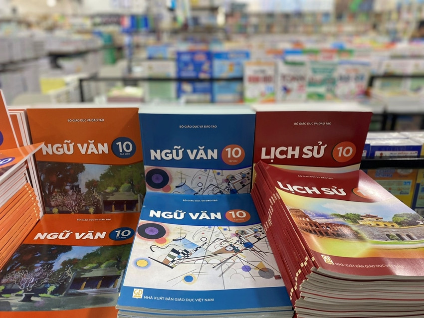Tin rất vui: Phụ huynh học sinh tr&ecirc;n địa b&agrave;n H&agrave; Nội c&oacute; thể được miễn ph&iacute; 1 khoản ngay trong năm học tới - Ảnh 1.