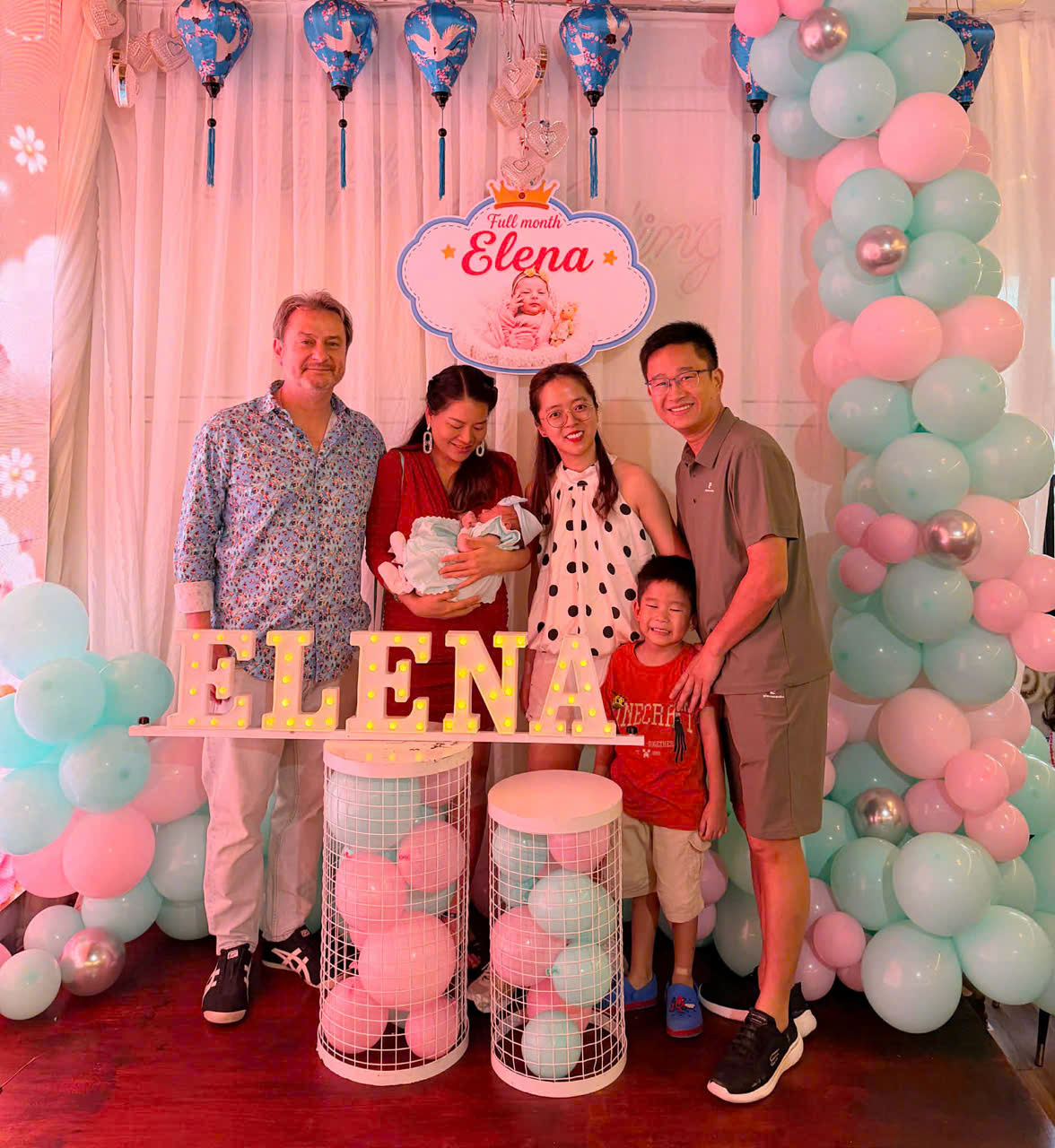 Tina Yuan l&agrave;m đầy th&aacute;ng cho con g&aacute;i ở Singapore, m&acirc;m cỗ đậm nếp Việt - Ảnh 5.