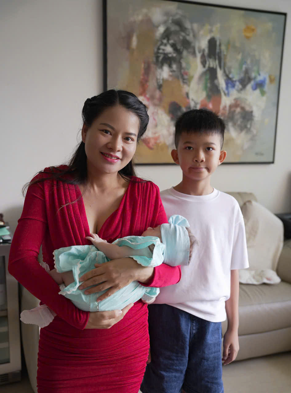 Tina Yuan l&agrave;m đầy th&aacute;ng cho con g&aacute;i ở Singapore, m&acirc;m cỗ đậm nếp Việt - Ảnh 1.