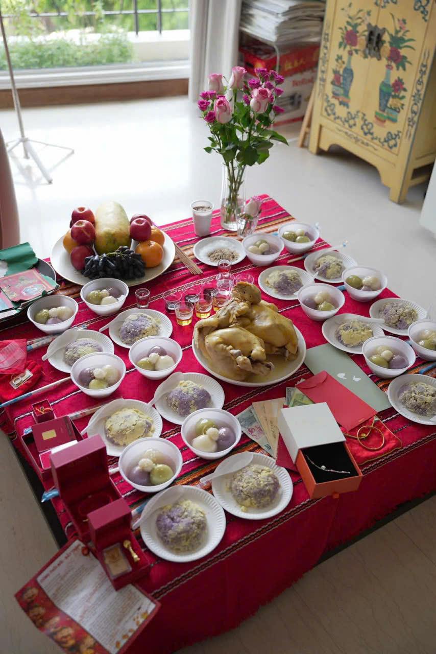 Tina Yuan l&agrave;m đầy th&aacute;ng cho con g&aacute;i ở Singapore, m&acirc;m cỗ đậm nếp Việt - Ảnh 4.