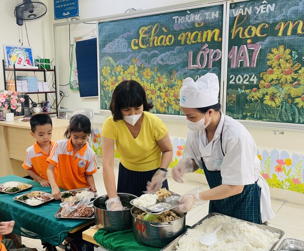 Tin rất vui: Phụ huynh học sinh tr&ecirc;n địa b&agrave;n H&agrave; Nội c&oacute; thể được miễn ph&iacute; 1 khoản ngay trong năm học tới - Ảnh 2.