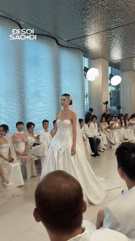Đặng Thanh Giang tỏa sáng như công chúa trong bộ váy cưới tại show diễn Đỗ Long - Ảnh 2. Đặng Thanh Giang tỏa sáng như công chúa trong bộ váy cưới tại show diễn Đỗ Long - Ảnh 2.