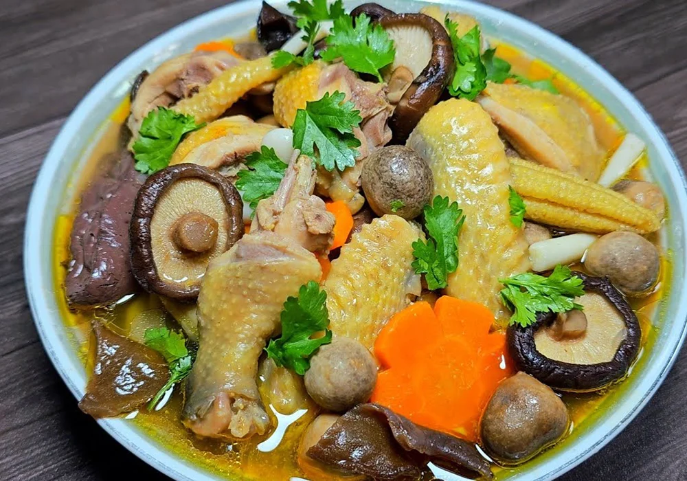 4 loại nấm n&ecirc;n ăn khi trời chuyển thu: Gi&aacute; kh&ocirc;ng qu&aacute; đắt, dễ nấu th&agrave;nh nhiều m&oacute;n ngon, gi&agrave;u dưỡng chất v&agrave; c&oacute; thể hỗ trợ hệ miễn dịch - Ảnh 2.