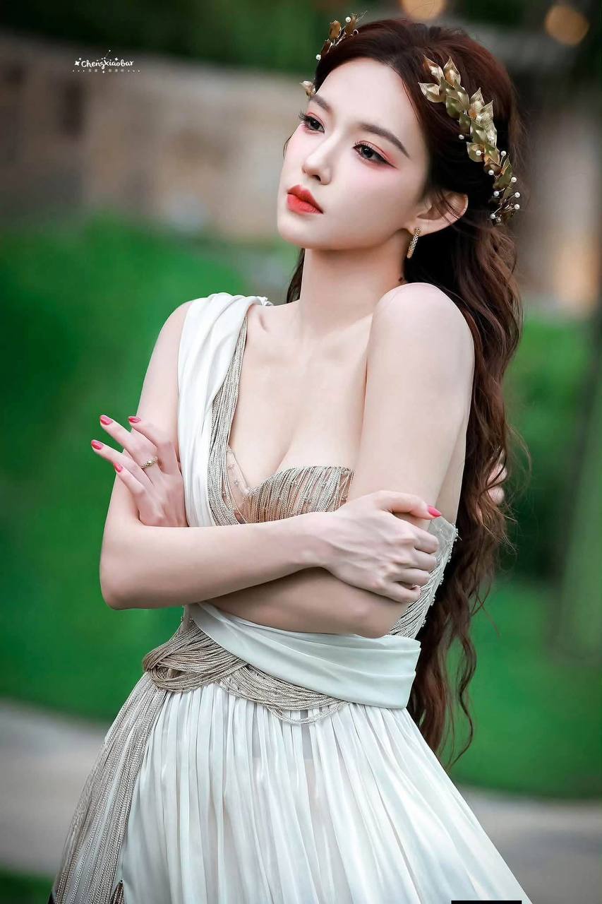 Mỹ nh&acirc;n đi ngược với chuẩn gầy trơ xương của Cbiz, body bốc lửa kh&ocirc;ng g&oacute;c n&agrave;o d&igrave;m nổi- Ảnh 4.