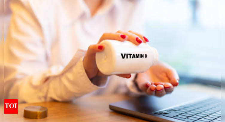 Uống vitamin D cả năm m&agrave; vẫn thiếu: H&oacute;a ra t&ocirc;i đ&atilde; sai ngay từ bước đầu ti&ecirc;n - Ảnh 2.