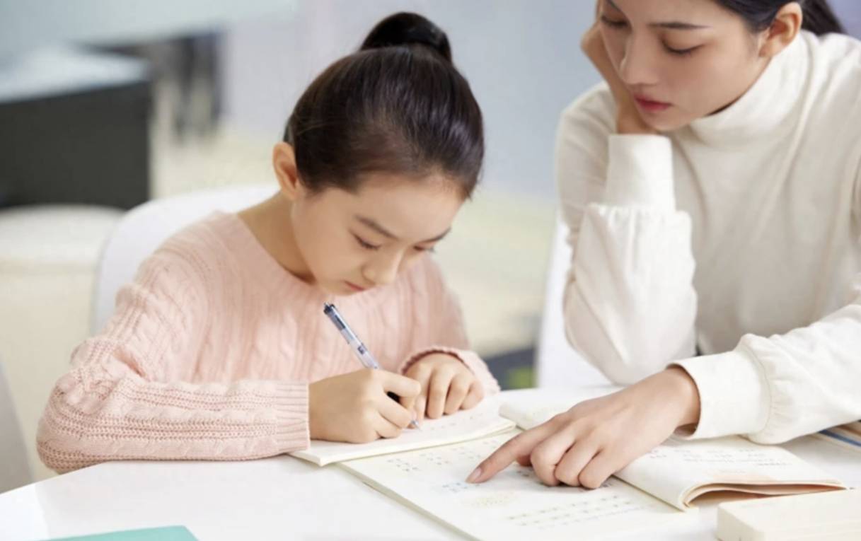 4 vị tr&iacute; n&agrave;y tr&ecirc;n cơ thể trẻ, bố mẹ c&oacute; giận mấy cũng tuyệt đối kh&ocirc;ng được t&aacute;c động v&agrave;o!- Ảnh 3.