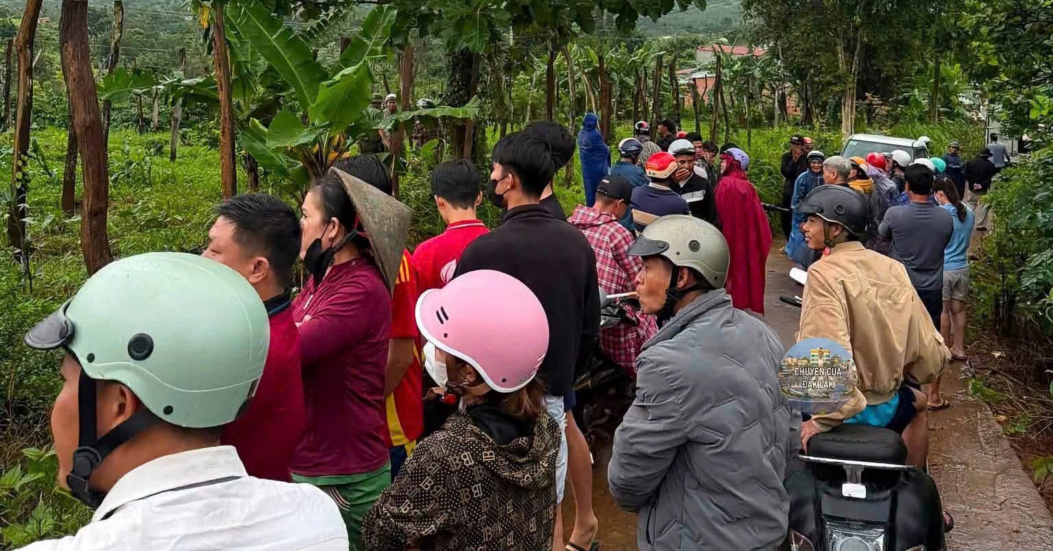 Khám nghiệm hiện trường vụ nữ nhân viên thư viện bị sát hại ở Đắk Lắk - Ảnh 2. Khám nghiệm hiện trường vụ nữ nhân viên thư viện bị sát hại ở Đắk Lắk - Ảnh 2.