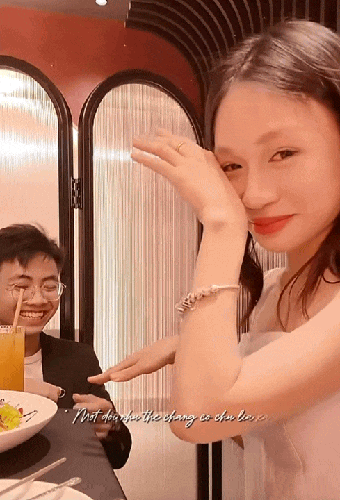 C&ocirc; sinh vi&ecirc;n ng&agrave;nh y mang cả s&aacute;ch đến rạp phim hẹn h&ograve; v&agrave; chuyện t&igrave;nh 
