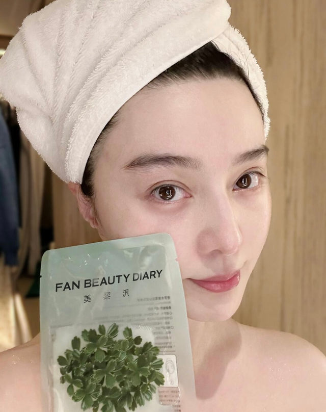 Ph&uacute; b&agrave; livestream b&aacute;n mặt nạ kiếm trăm tỷ, qu&aacute; khứ bị phốt 