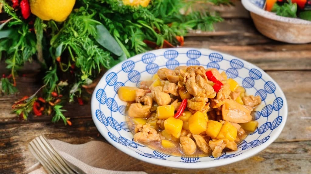 Thịt g&agrave; x&agrave;o khoai t&acirc;y đơn giản m&agrave; ngon tuyệt vời cho bữa cơm gia đ&igrave;nh - Ảnh 7.