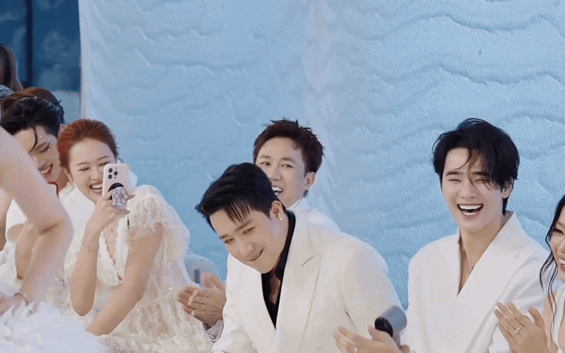 Hari Won khoác váy cưới sau gần 10 năm kết hôn, ánh mắt của Trấn Thành mới là điều gây chú ý - Ảnh 4.