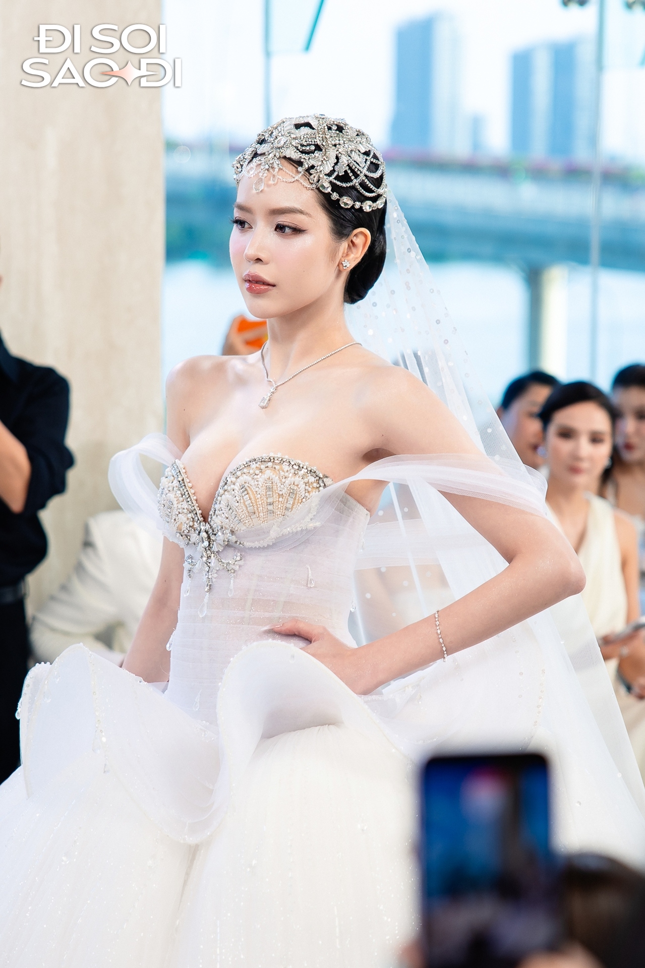 Trịnh Thăng B&igrave;nh đeo k&iacute;nh đen để ngắm Thanh Thuỷ nhiều hơn- Ảnh 4.