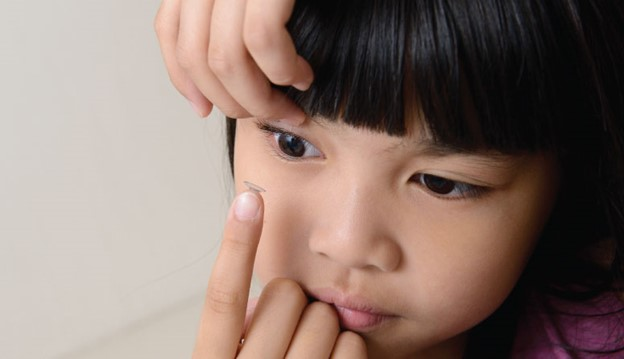 Độ cận tăng kh&ocirc;ng chỉ khiến trẻ thay k&iacute;nh nhiều hơn: Những nguy cơ từ cận thị m&agrave; cha mẹ chưa biết - Ảnh 2.